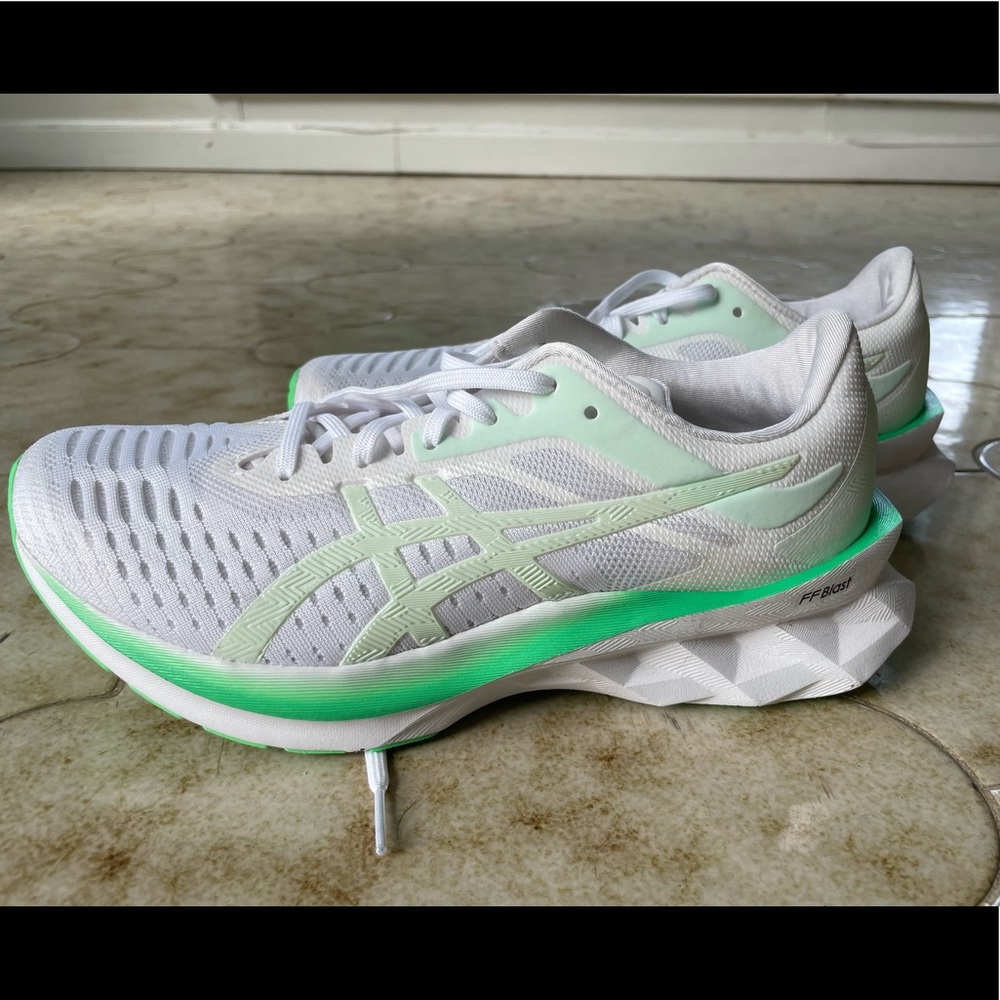 ASICS Novablast Sneakers 7.5 White/Mint PERFECT